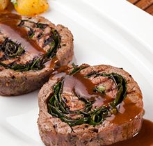 Рулет из говядины со шпинатом