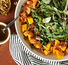 Салат с тыквой и беконом